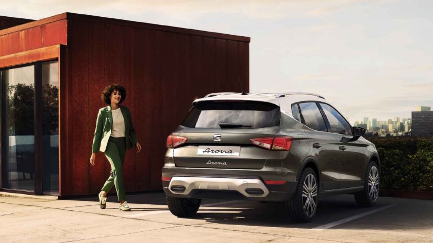 ¿Qué equipamiento tiene cada versión del SEAT Arona 2025?