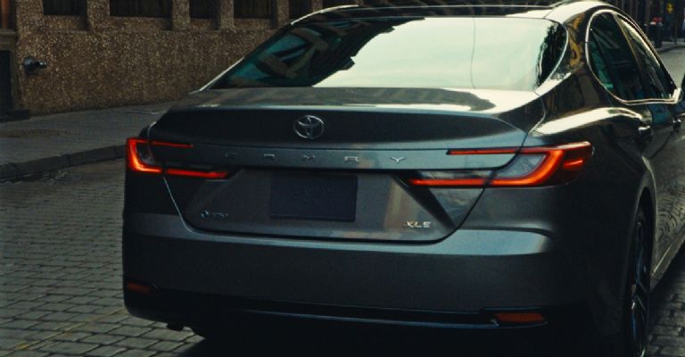 Toyota Camry HEV 2025