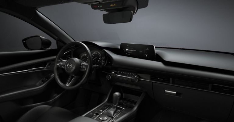 Motor e interior del Mazda 3 Hatchback 2024