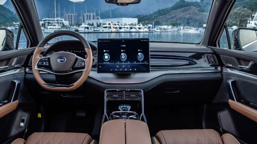 Es de más de 500 hp, de BYD, eléctrica  con hasta 3 filas de asientos