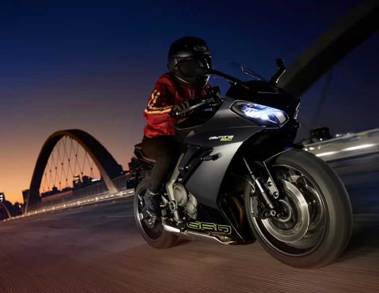 Cuánto cuesta la moto deportiva Triumph Daytona 660