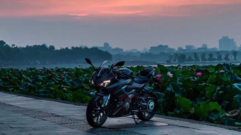 Cuánto cuesta la QJ Motor SRK 250 RS