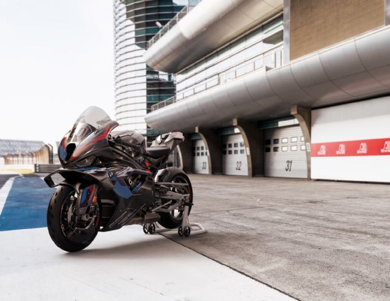 BMW M 1000 RR Una superbike homologada para el deporte de competición