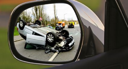 ¡Tragedia! Conductor se pasa semáforo en rojo y se estampa con dos autos