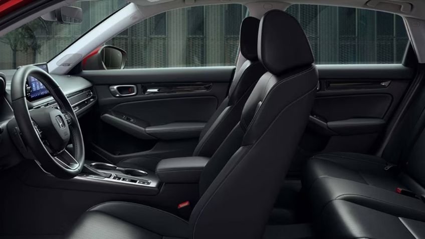 No es SUV y no es de China, es un sedán de estilo deportivo completo y seguro