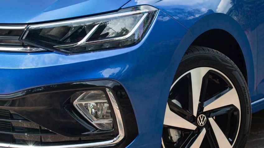 Sedán ahorrador de combustible y seguro por menos de 330,000 pesos, ¡y no es chino!