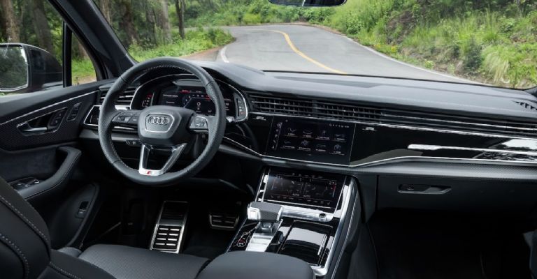 Interior de la Audi SQ7 2024