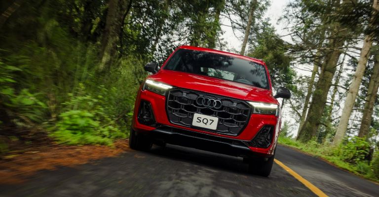 Audi SQ7 2024 motor