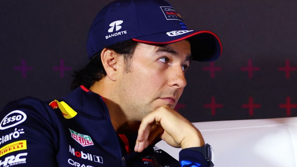 El piloto mexicano estará estrenando un casco en Silverstone que rinde homenaje a los Toros Rojos.