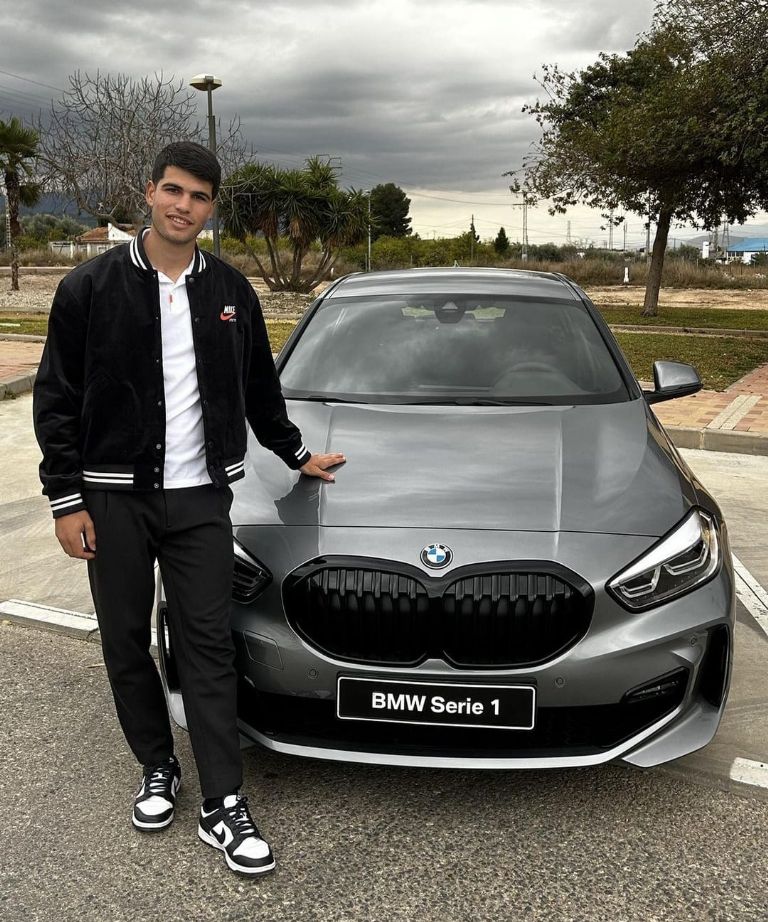 Carlos Alcaraz y BMW Qué auto de lujo tiene el tenista español