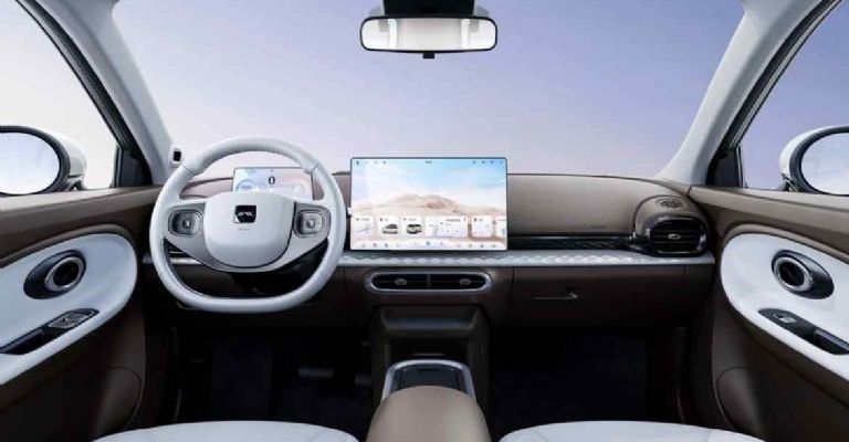 Motor e interior del JAC E10X 2024