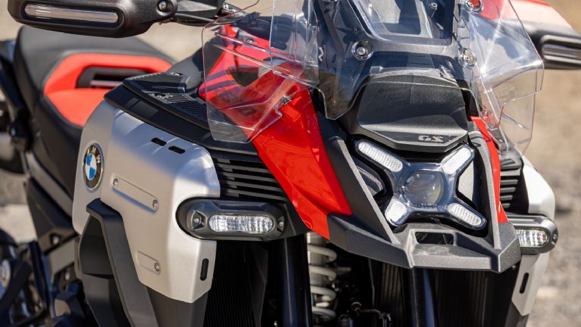 La nueva BMW R 1300 GS Adventure es una moto con capacidad de aventura mejorada