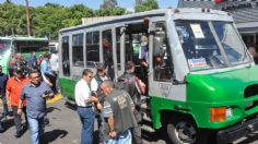 Viral: Señora le pega a un camión de transporte público, chocaron