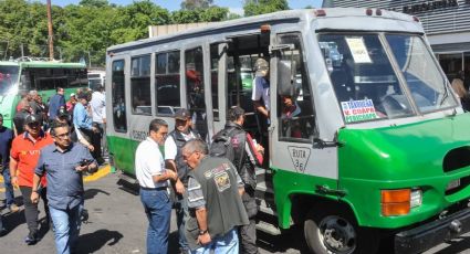 Viral: Señora le pega a un camión de transporte público, chocaron