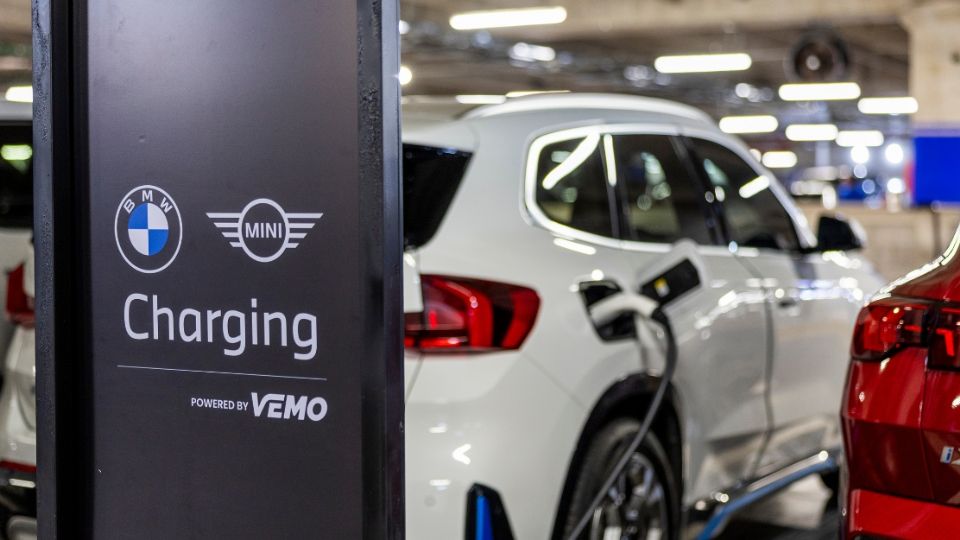 BMW y VEMO tienen la misión de hacer crecer la red de carga de autos eléctricos en México.