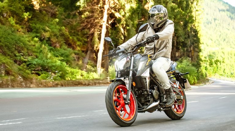 Carabela R300Z 4V Una moto naked con adrenalina pura