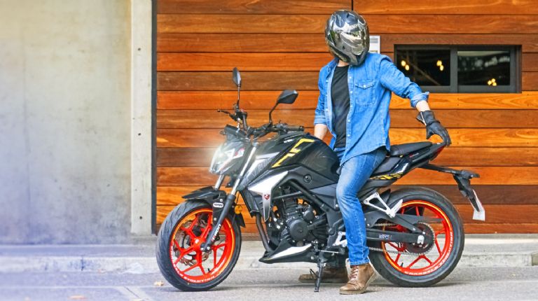 Qué precio tiene la Carabela R300Z 4V