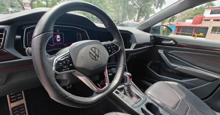 Motor e interior del VW Jetta GLI 40 Aniversario 