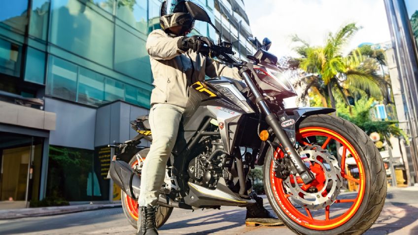 No es la KTM Duke 200, pero esta motocicleta naked mexicana es igual de agresiva y para principiantes
