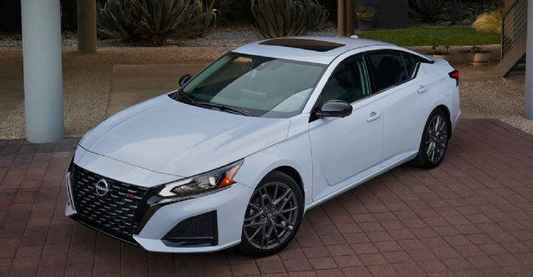 Nissan Altima 2025