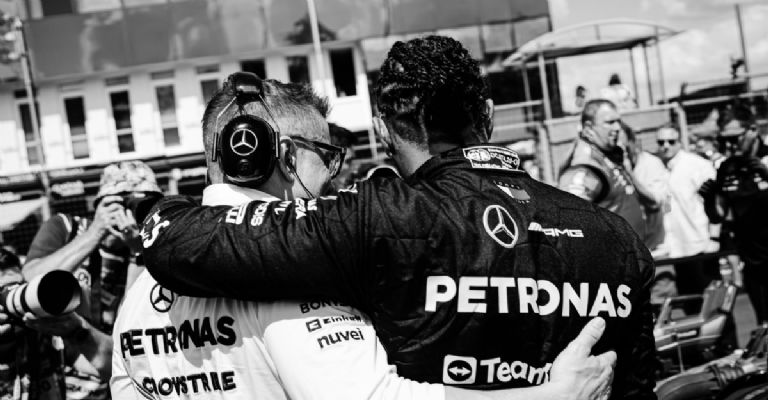 Lewis Hamilton y Bono