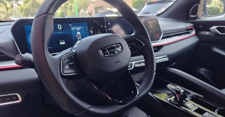 Interior de la Geely Coolray 2024