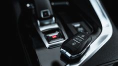 Este truco se ha hecho viral y prende autos con llave sin bateria