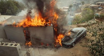 Un Tesla incendia una casa porque lo conectaron a la corriente de un poste