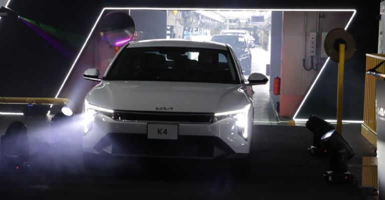 Kia K4 unidad 2 millones 