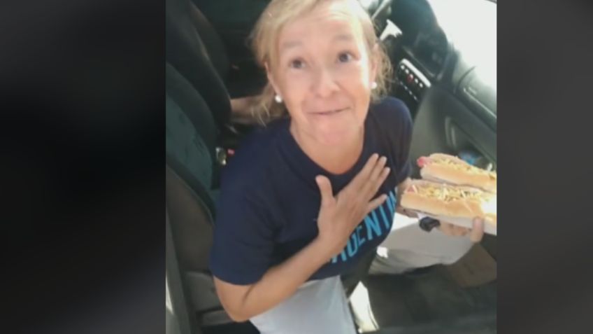 Viral: Señora se sube a un auto por error y se avergüenza en cámara