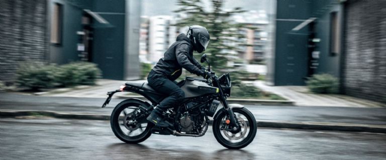 Cuál es el precio de la Husqvarna Svartpilen 250