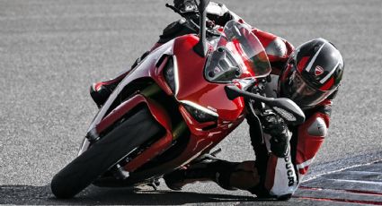 ¿Cuánto corre la Ducati SuperSport 950? Es una moto deportiva de carretera