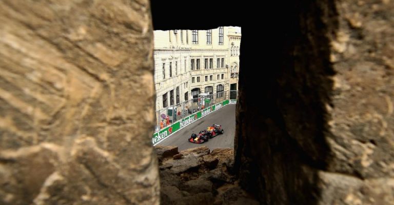 Checo Pérez en Bakú