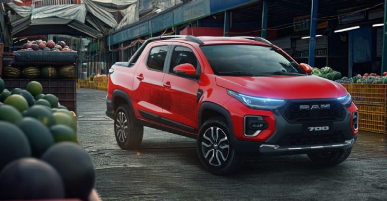 RAM 700 2024