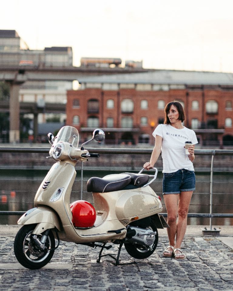 Por esto son caras las motonetas Vespa