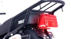 No es de Italika, pero esta moto de trabajo mexicana es barata y rendidora