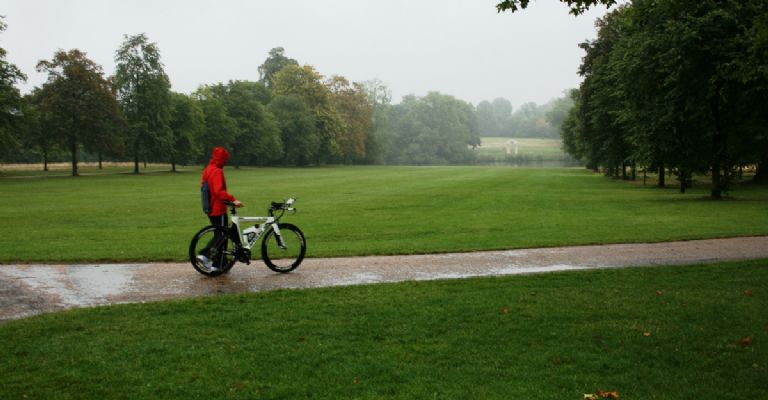 Andar en bicicleta en la lluvia 