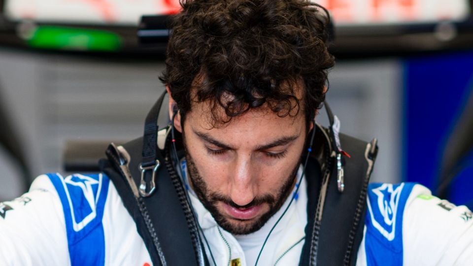 Daniel Ricciardo dejará la escudería hermana de Red Bull con efecto inmediato.