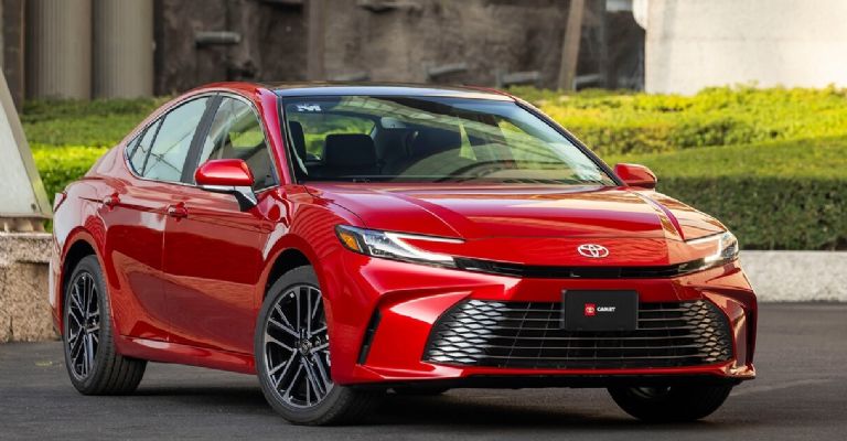 Sedán híbrido de Toyota