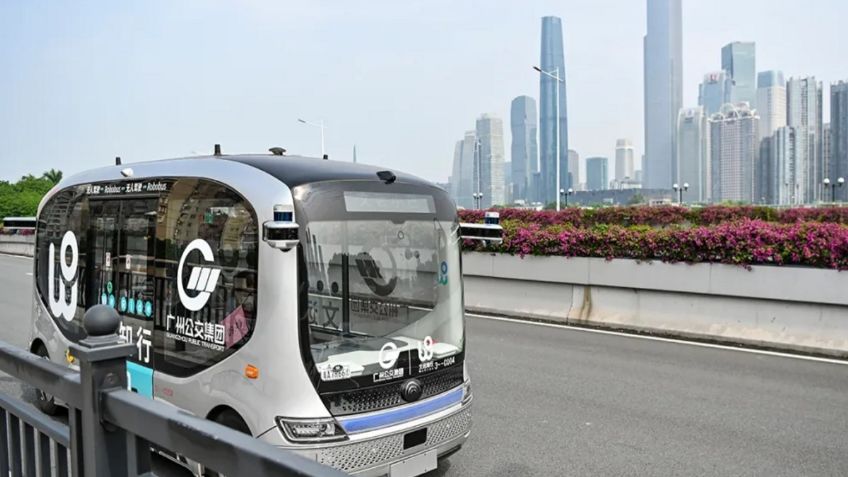 Los vehículos autónomos ya están en China y ya hasta transportan gente, conoce este camión