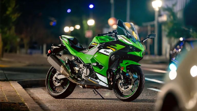 Cuál es la velocidad máxima de la Kawasaki 500 modelo 2025