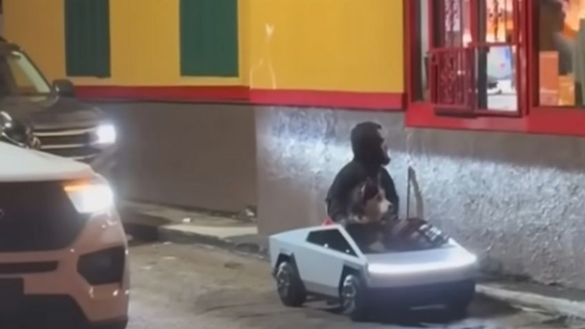 Viral: Este perrito está a bordo de una Tesla Cybertruck y junto con su dueño pidieron comida rápida