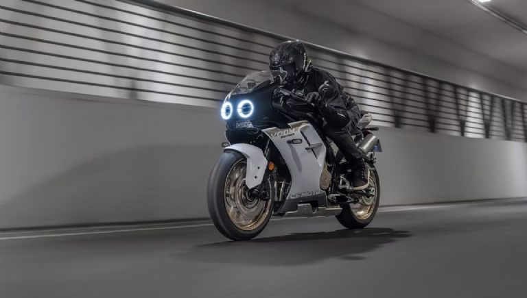 Características y especificaciones de la CFMoto 500 SR VOOM 2025