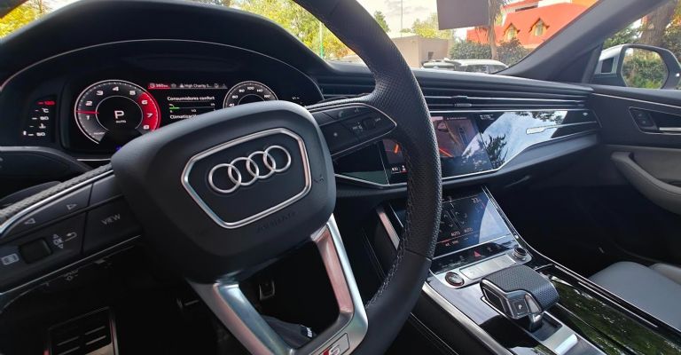 Interior Audi SQ8 2025