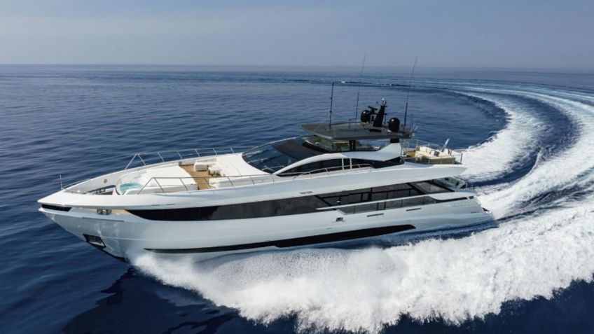 Max Verstappen y Kelly Piquet fueron vistos en un yate en Italia, cuesta 12 millones de euros