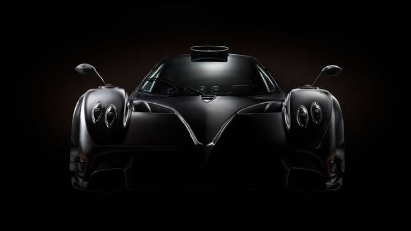 Pagani Zonda Revolucion es parte de la decoración de la sala de un piloto argentino