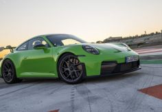 Foto ilustrativa de nota Viral: Una mujer de 92 años fue multada a exceso de velocidad en un Porsche 911, iba a más de 200 km/h