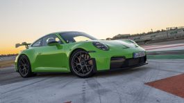 Foto que representa a Viral: Una mujer de 92 años fue multada a exceso de velocidad en un Porsche 911