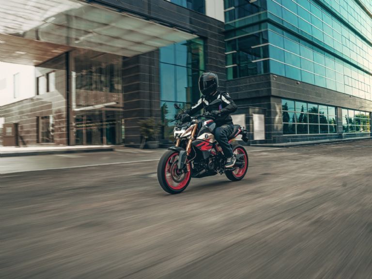 Cuánto cuesta la BMW G 310 R 2025