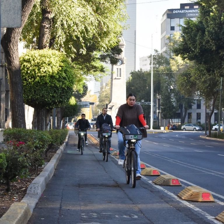 Estas son la señales manuales más comunes de los ciclistas